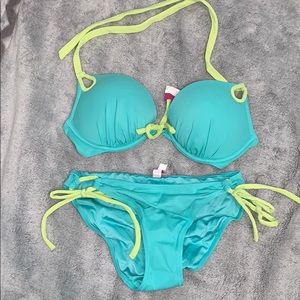 Victoria’s Secret bikini